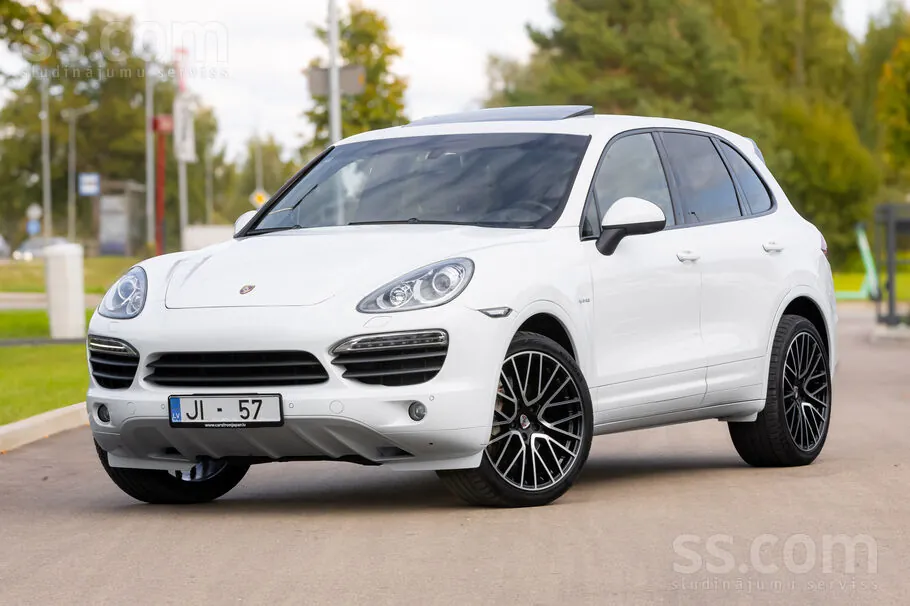 Porsche Cayenne 2013 photo 2