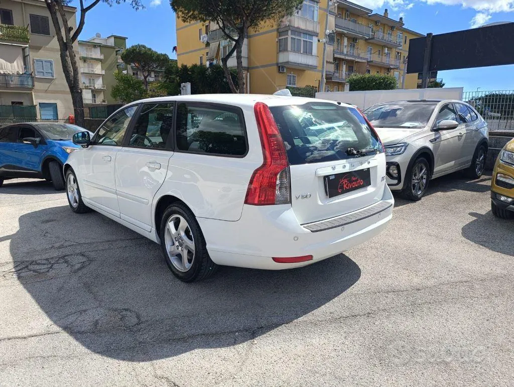 Volvo V50 2011 photo 4