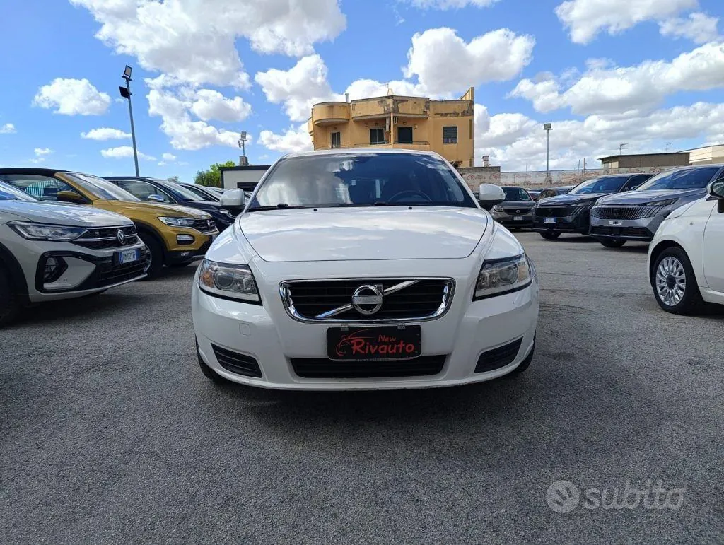 Volvo V50 2011 photo 2
