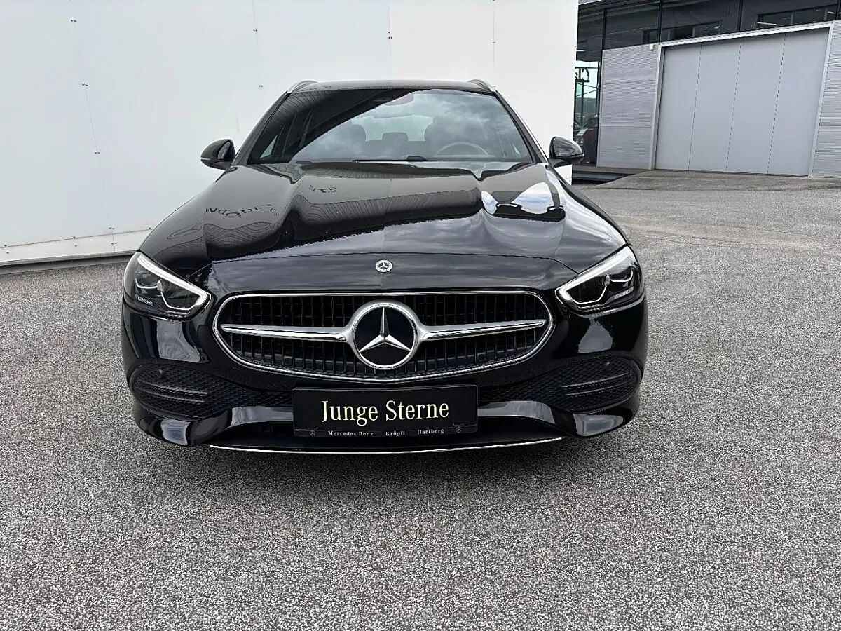 Mercedes-Benz C-Class 2025 photo 3