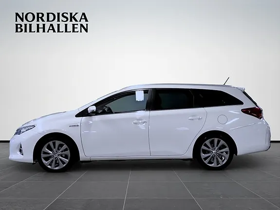 Toyota Auris 2014 photo 3