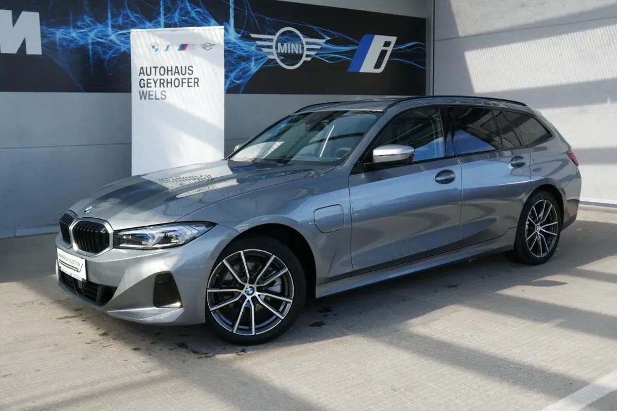 BMW 3 Series 2025 photo 3