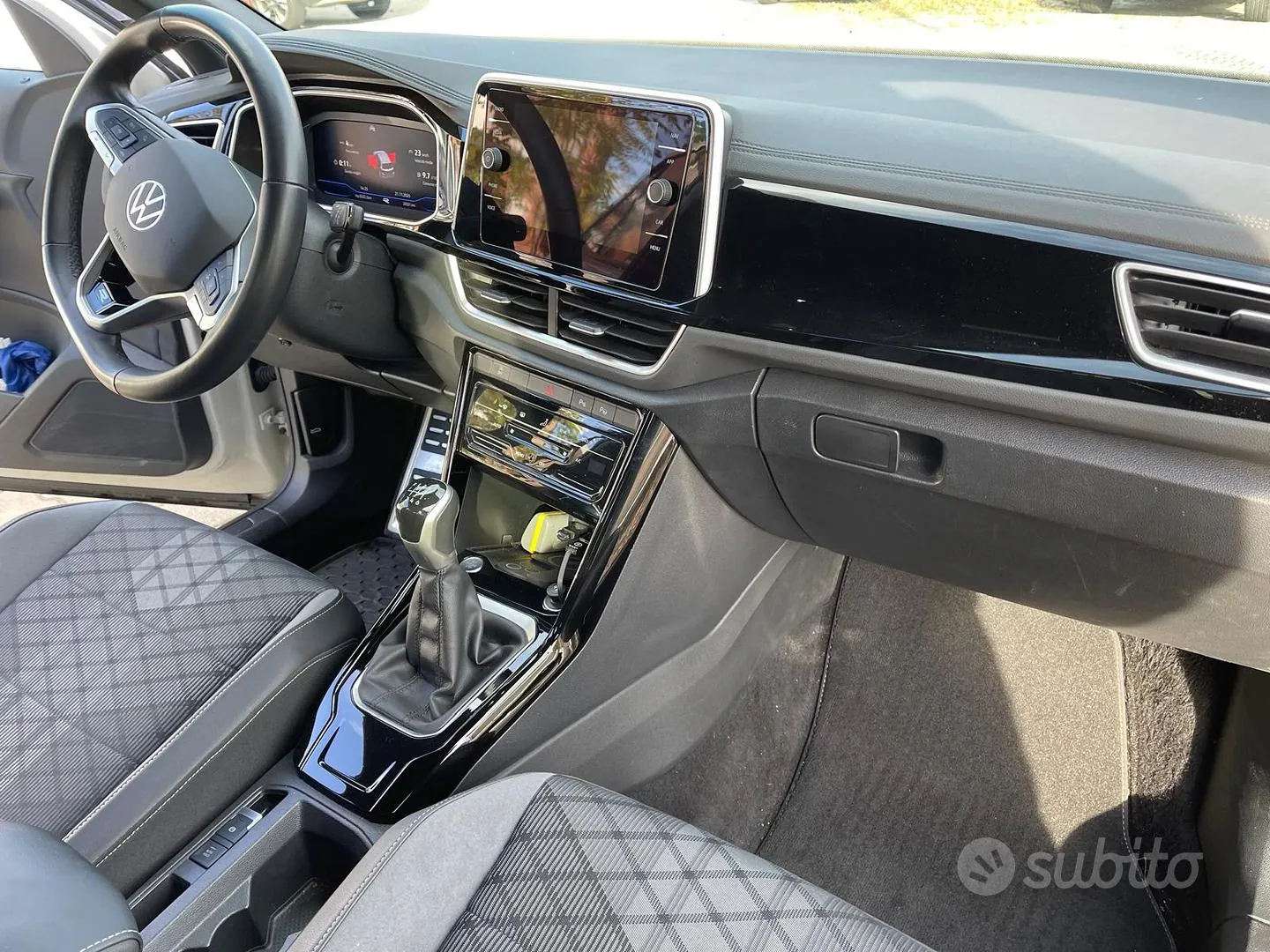 Volkswagen T-Roc 2023 photo 3