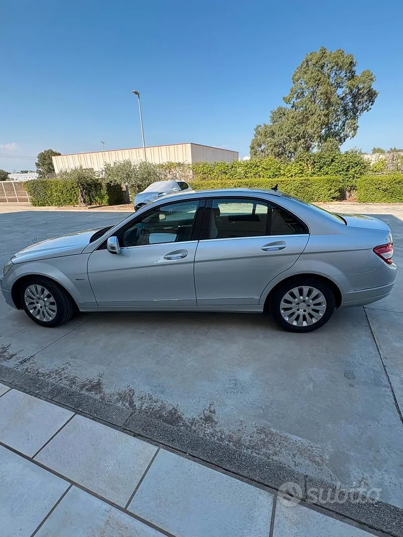 Mercedes-Benz C-Class 2010 photo 4