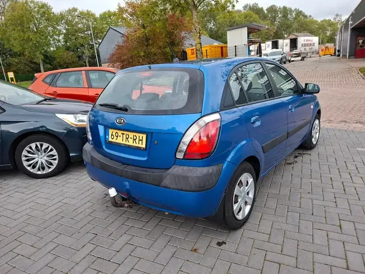 Kia Rio 2007 photo 3