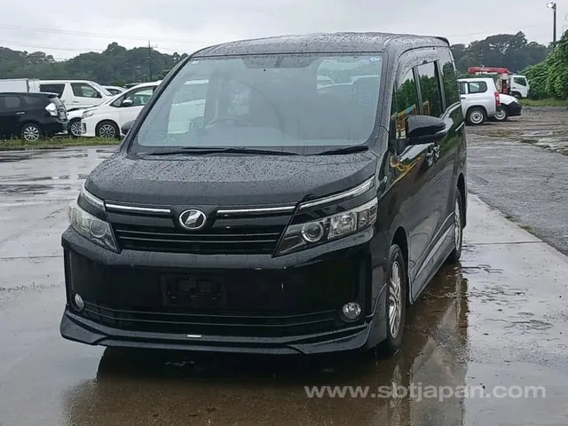 Toyota Voxy 2015 photo 3