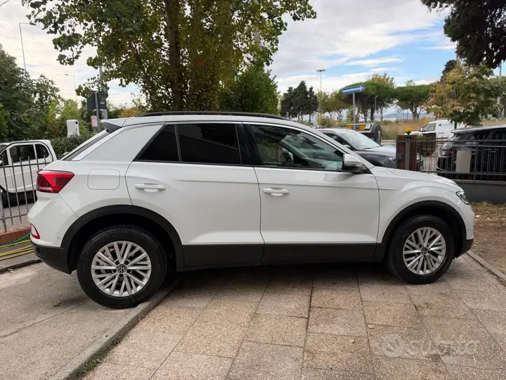 Volkswagen T-Roc 2023 photo 3