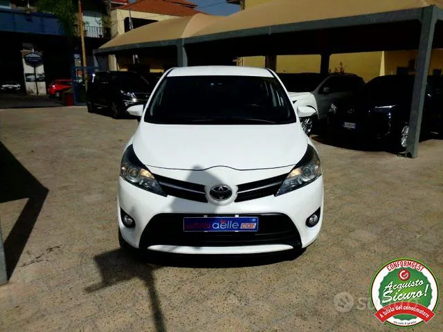Toyota Verso 2014 photo 2
