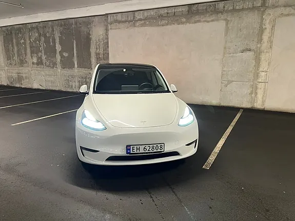 Tesla Model Y 2024 photo 2