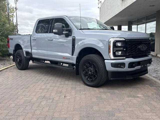 Ford Super Duty F-350 2026 photo 2