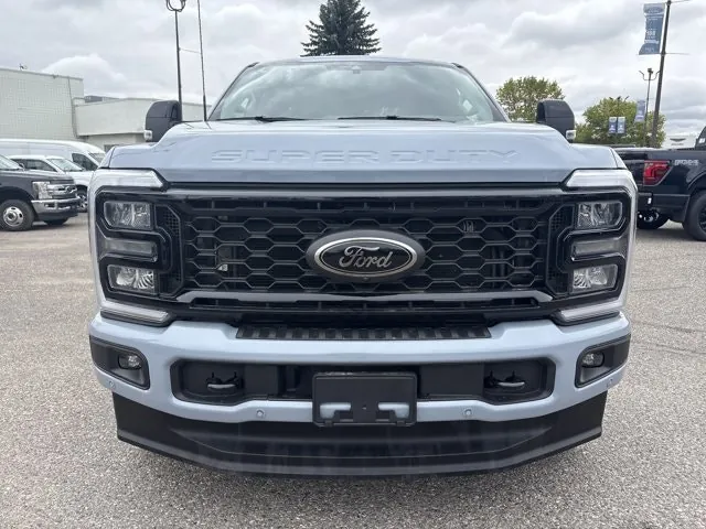 Ford Super Duty F-350 2026 photo 4