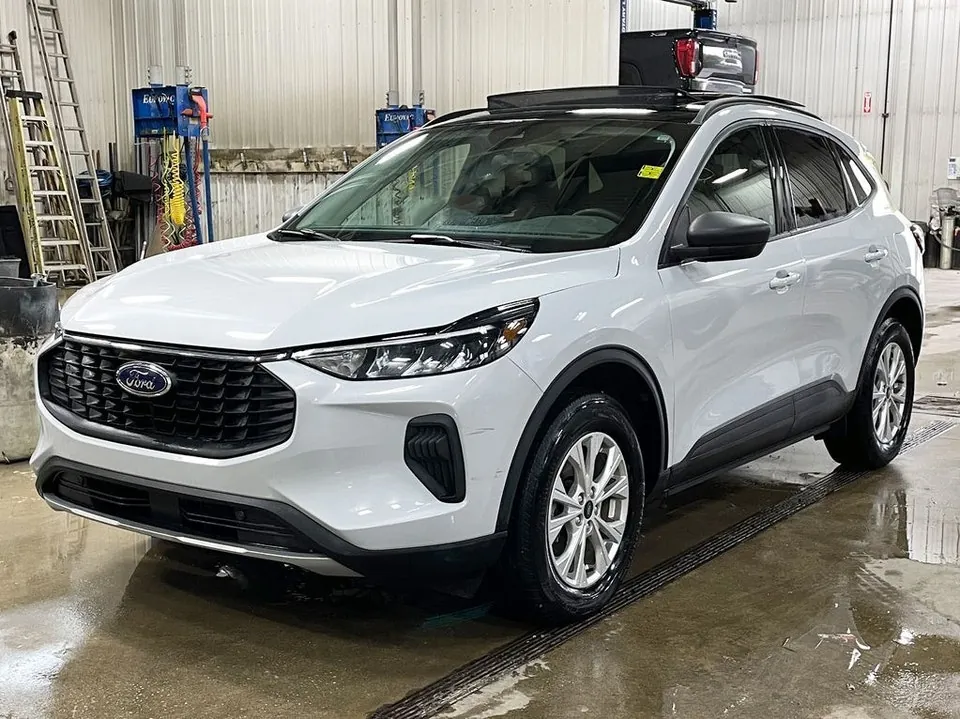 Ford Escape 2025 photo 2
