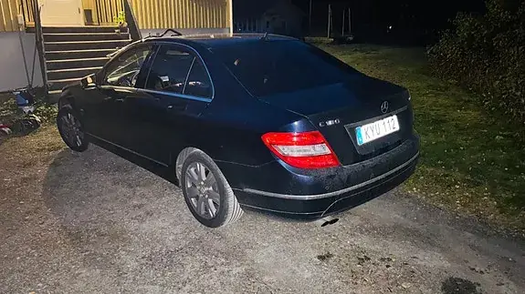 Mercedes-Benz C180 2011 photo 2