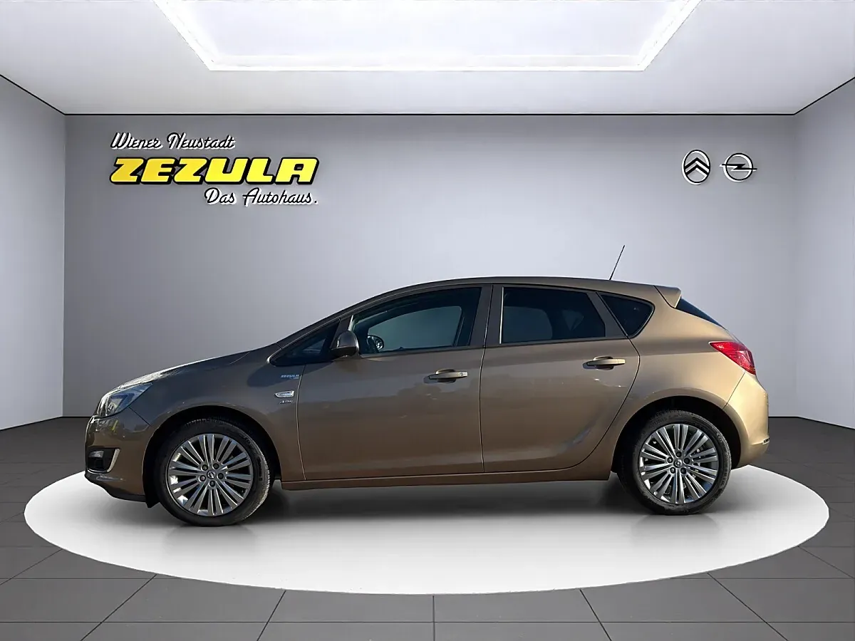 Opel Astra 2013 photo 2
