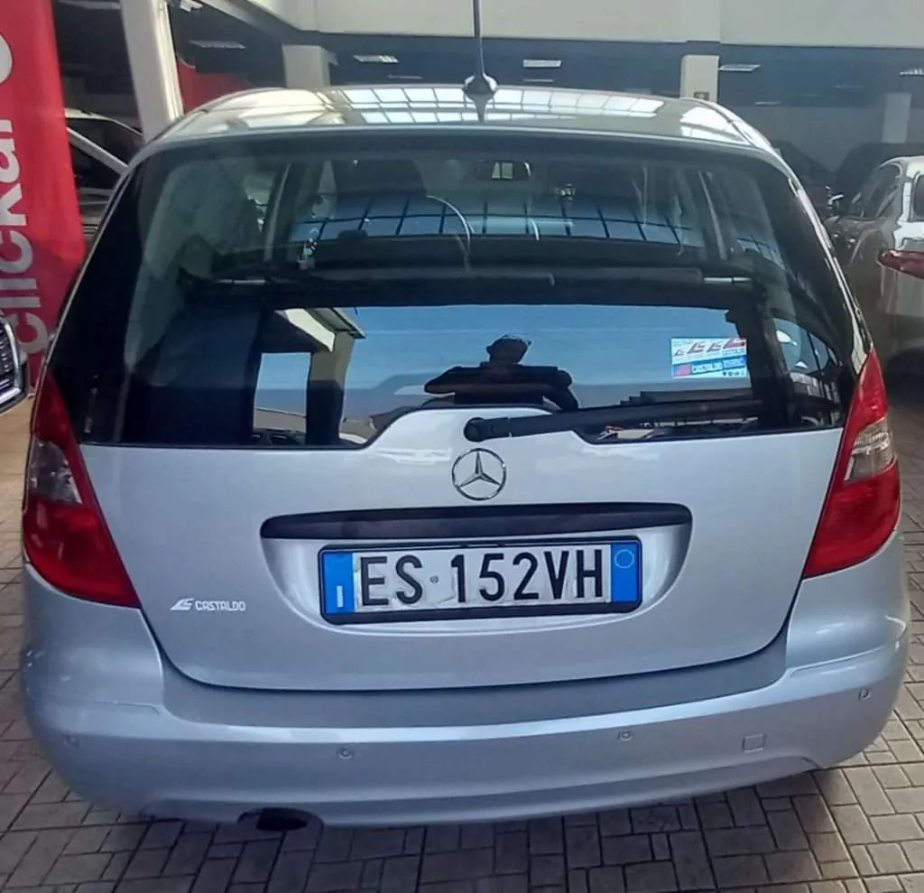 Mercedes-Benz A 150 2012 photo 3