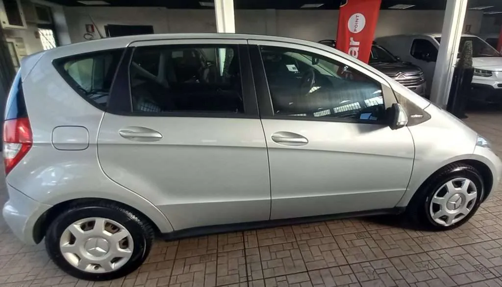 Mercedes-Benz A 150 2012 photo 2