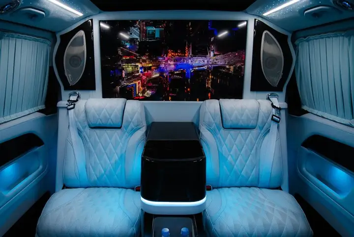 Mercedes-Benz V-Class 2023 photo 4