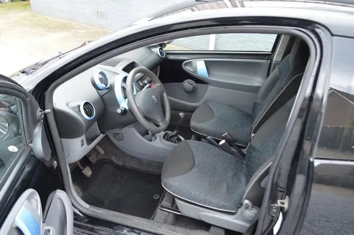Peugeot 107 2010 photo 3