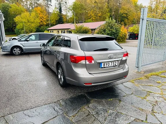 Toyota Avensis 2015 photo 4