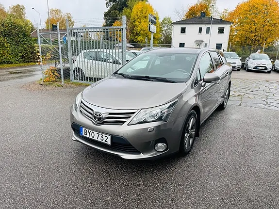 Toyota Avensis 2015 photo 2