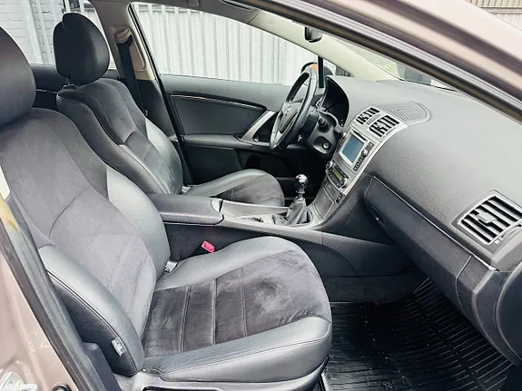 Toyota Avensis 2015 photo 5