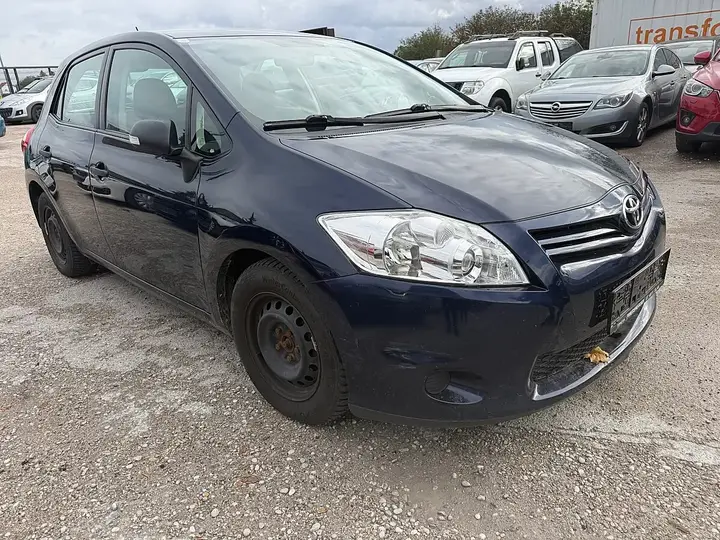 Toyota Auris 2010 photo 2