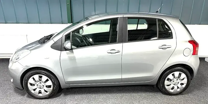 Toyota Yaris 2006 photo 2