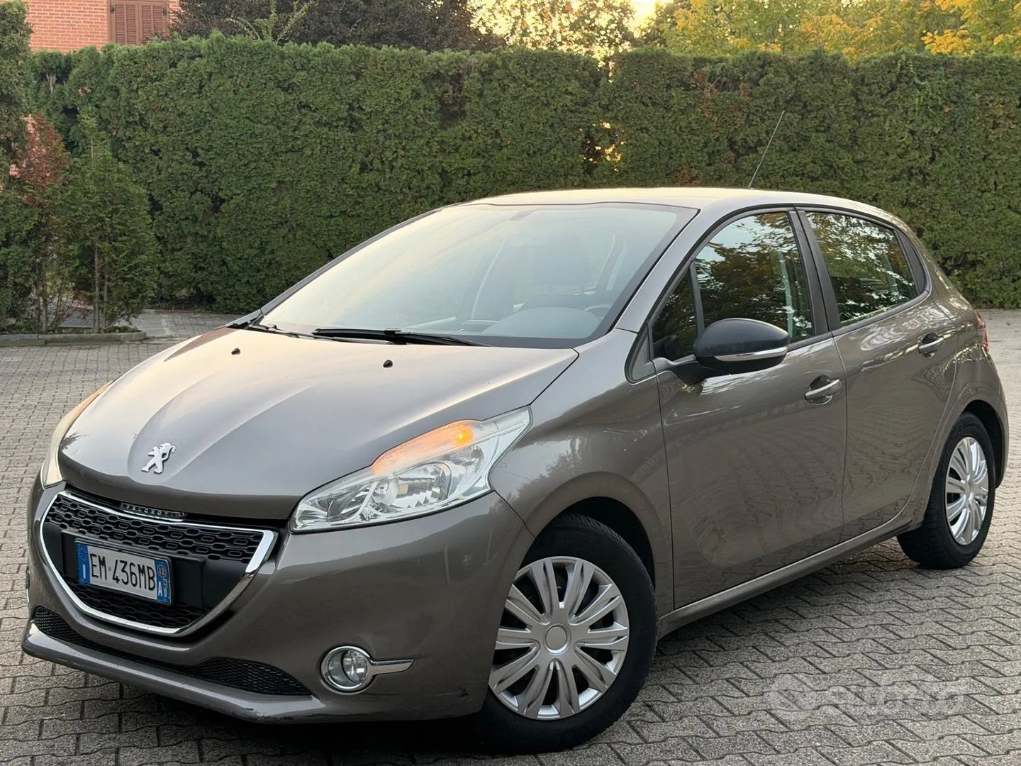 Peugeot 208 2012 photo 3