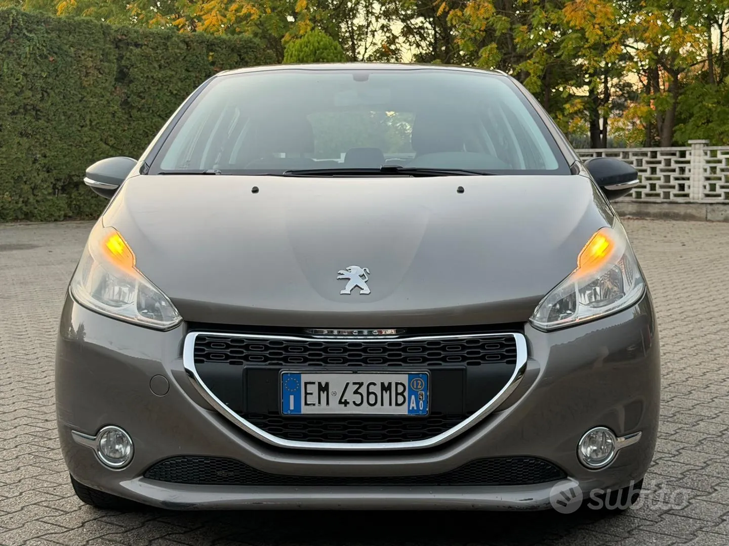 Peugeot 208 2012 photo 2