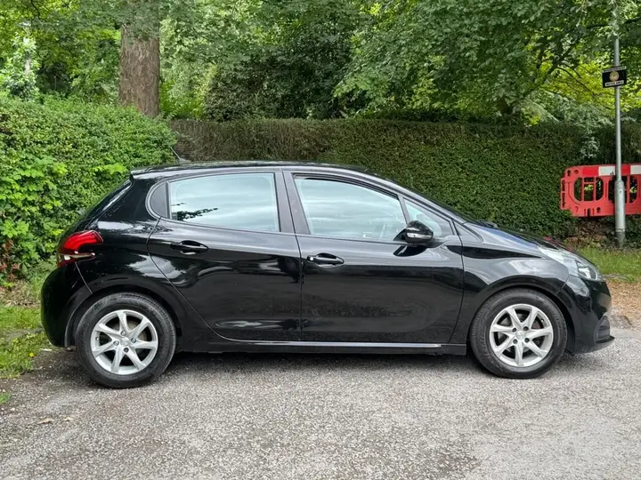 Peugeot 208 2017 photo 5