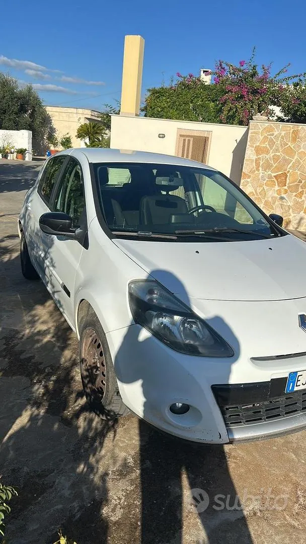 Renault Clio 2011 photo 2