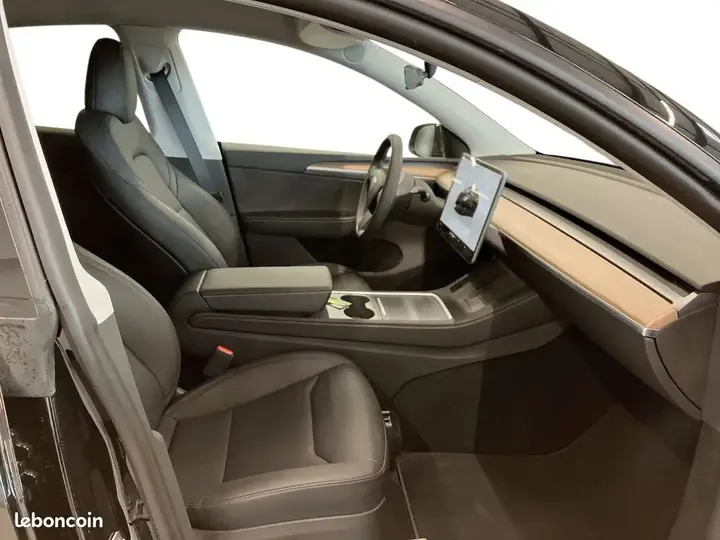 Tesla Model Y 2024 photo 4