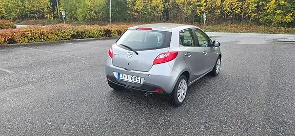 Mazda 2 2009 photo 2