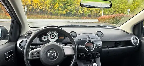 Mazda 2 2009 photo 3