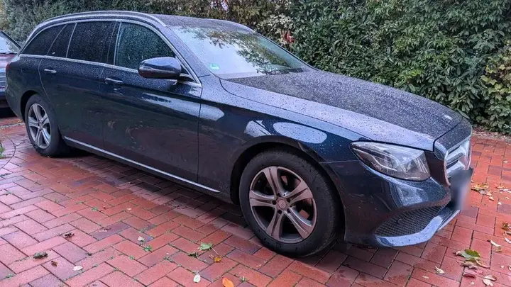 Mercedes-Benz E 220 D