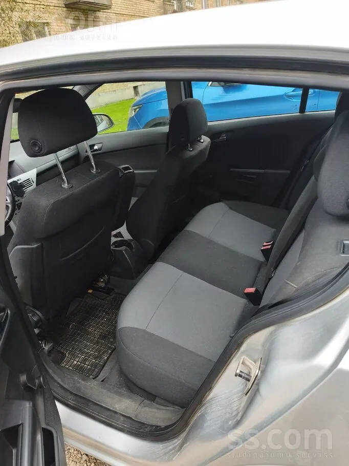 Opel Astra 2010 photo 5