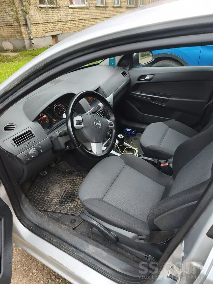 Opel Astra 2010 photo 4