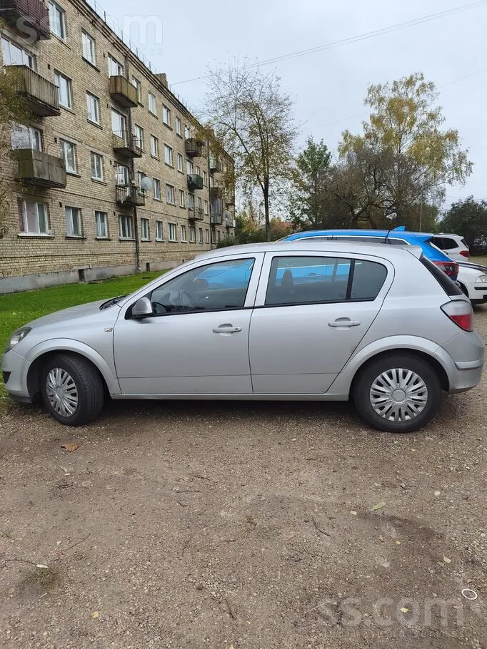 Opel Astra 2010 photo 3