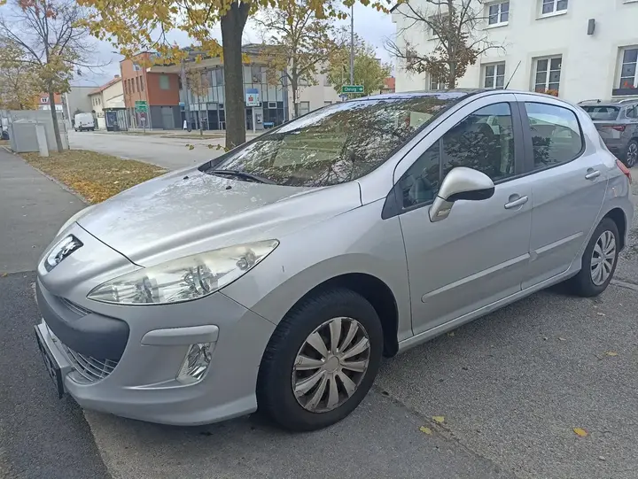 Peugeot 308 2010 photo 2