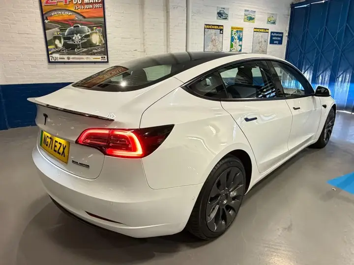 Tesla Model 3 2021 photo 3