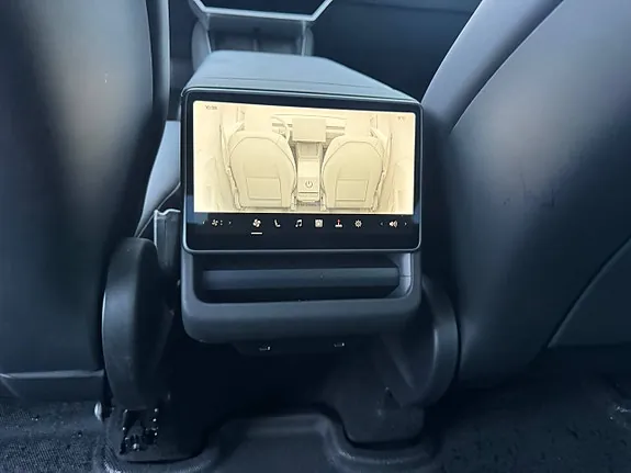 Tesla Model Y 2025 photo 4