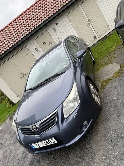 Toyota Avensis 2010 photo 2