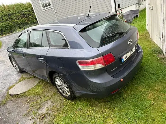 Toyota Avensis 2010 photo 3