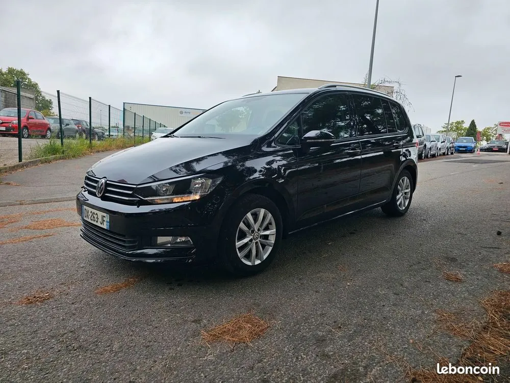 Volkswagen Touran 2015 photo 2