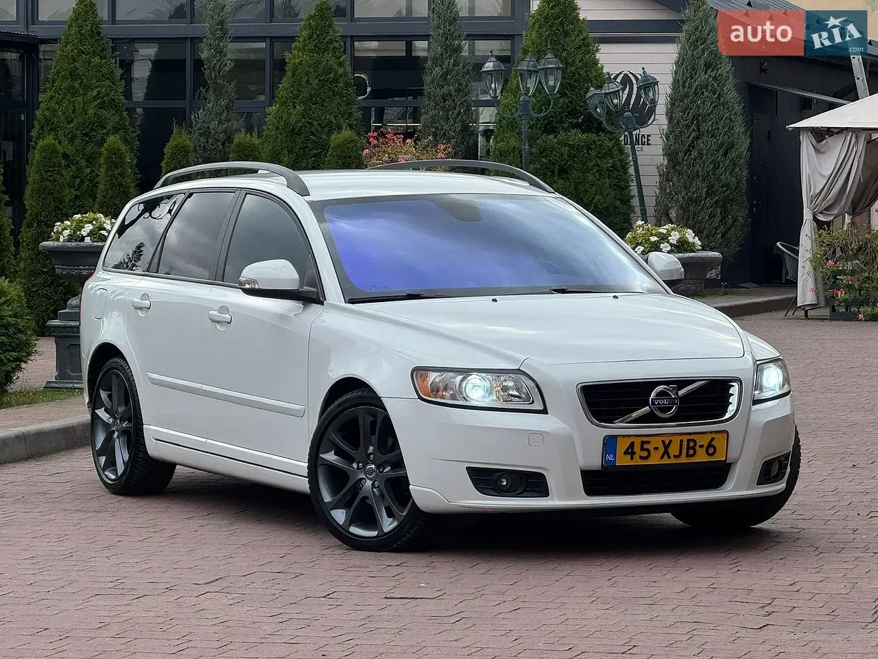 Volvo V50