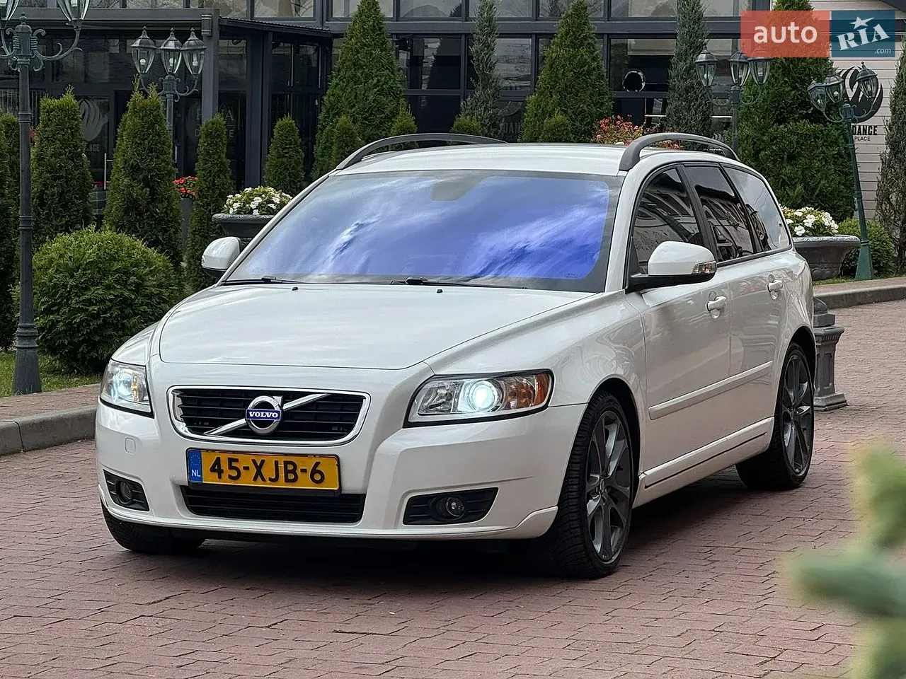Volvo V50 2011 photo 2