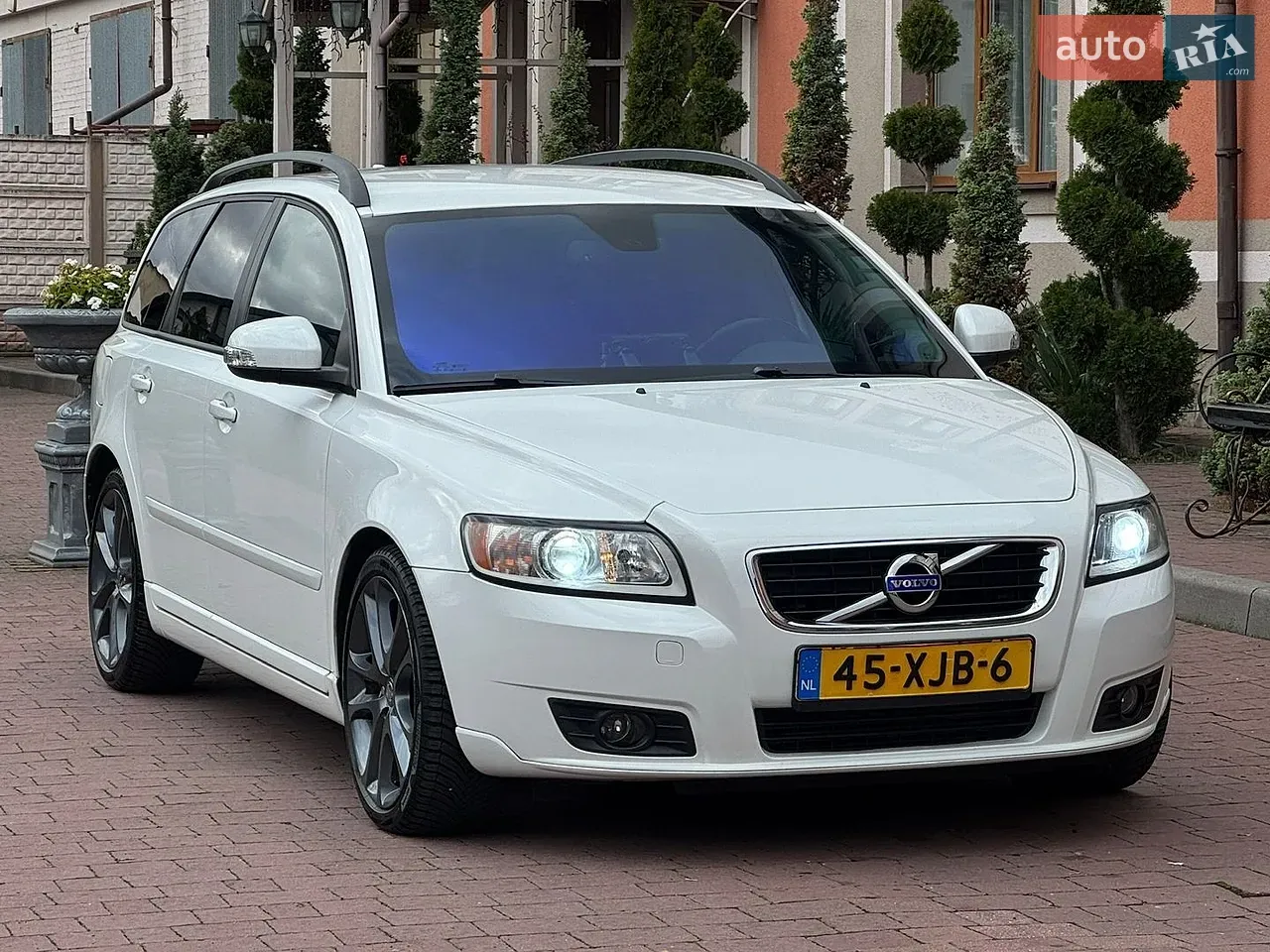 Volvo V50 2011 photo 4
