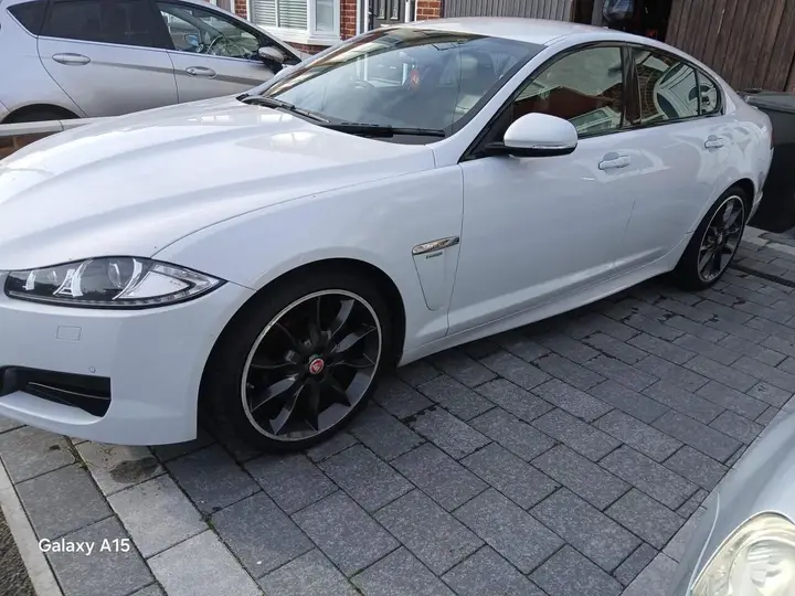 Jaguar Xf 2015 photo 3