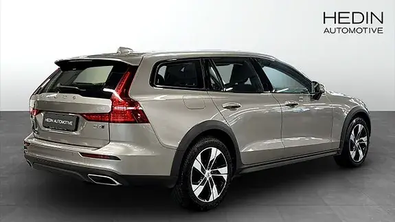 Volvo V60 Cross Country 2021 photo 2