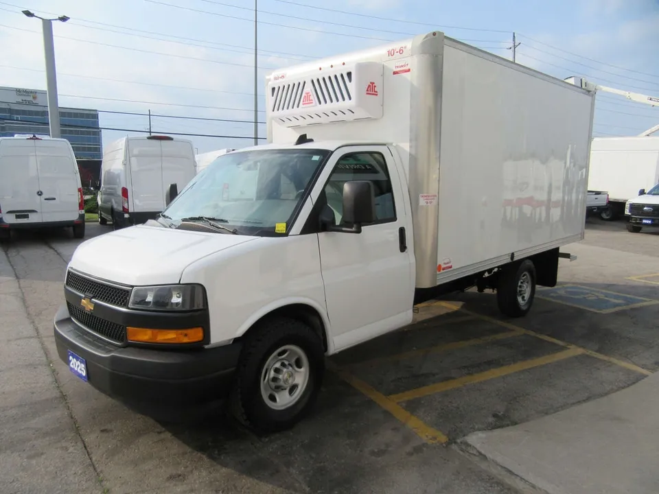 Chevrolet Express 3500 2025 photo 5